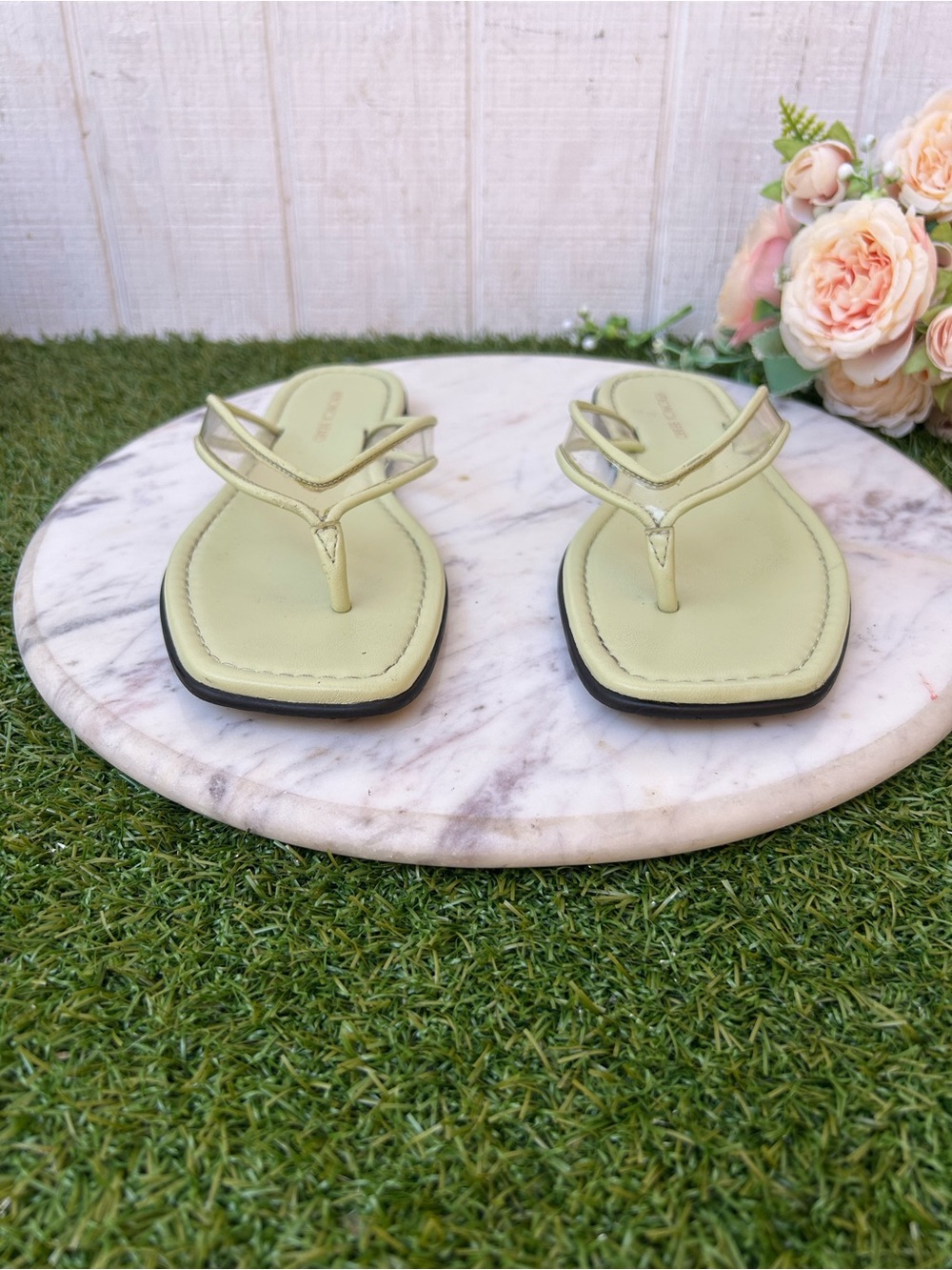 VERONICA BEARD 
Clea Jelly Flip-Flop Sandal
Jelly: Clear/Light Pistachio
Sz 7 - Picture 7 of 15